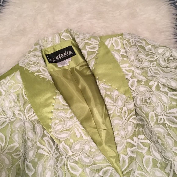 WOMENS’ LACE-ACCENTED SKIRT SUIT - Picture 2 of 8